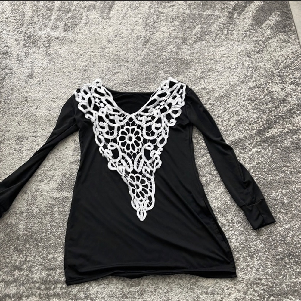Black Top w/White Lacy Back